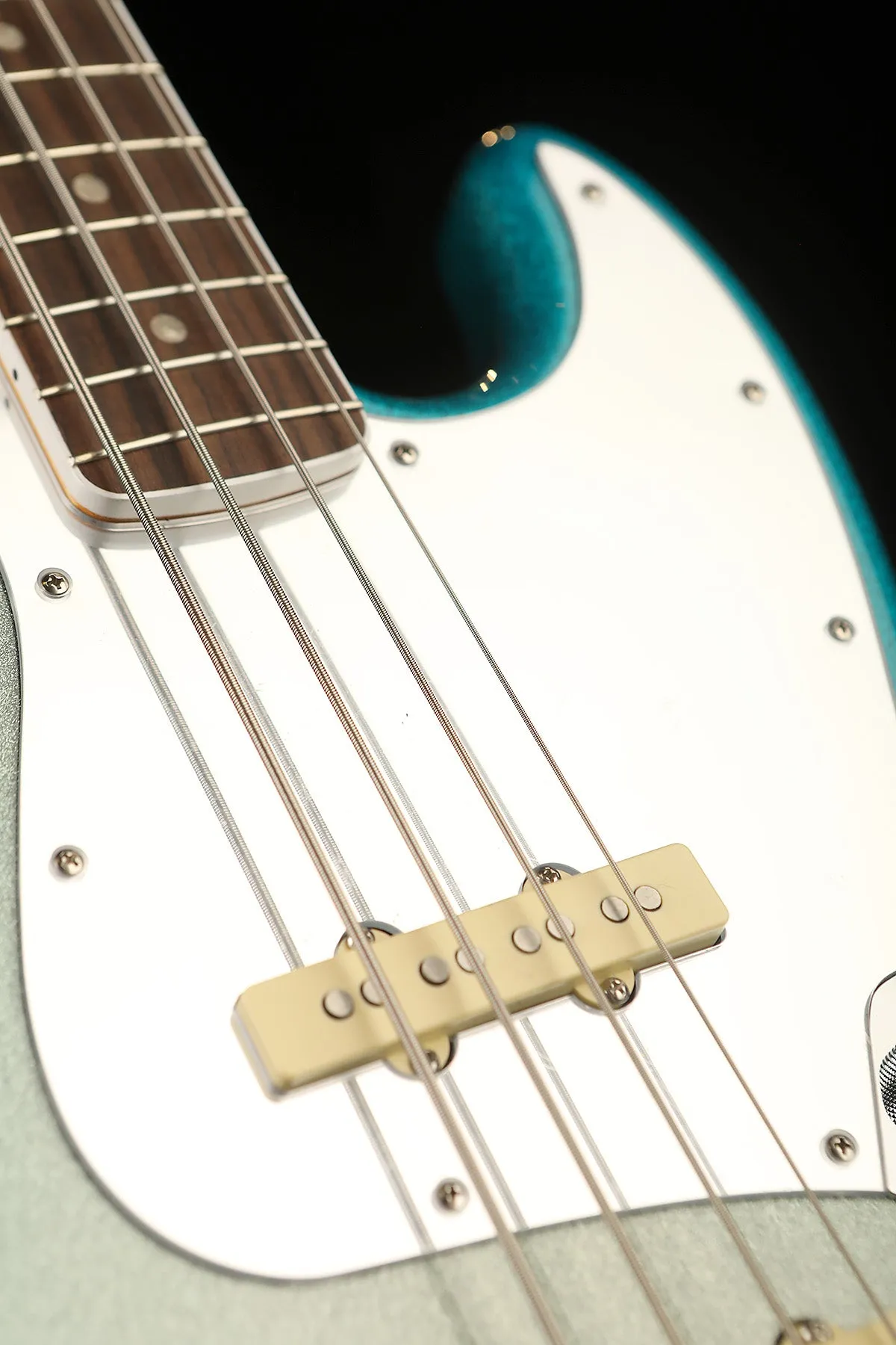 Limited Edition Player Plus X Blu DeTiger Jazz Bass