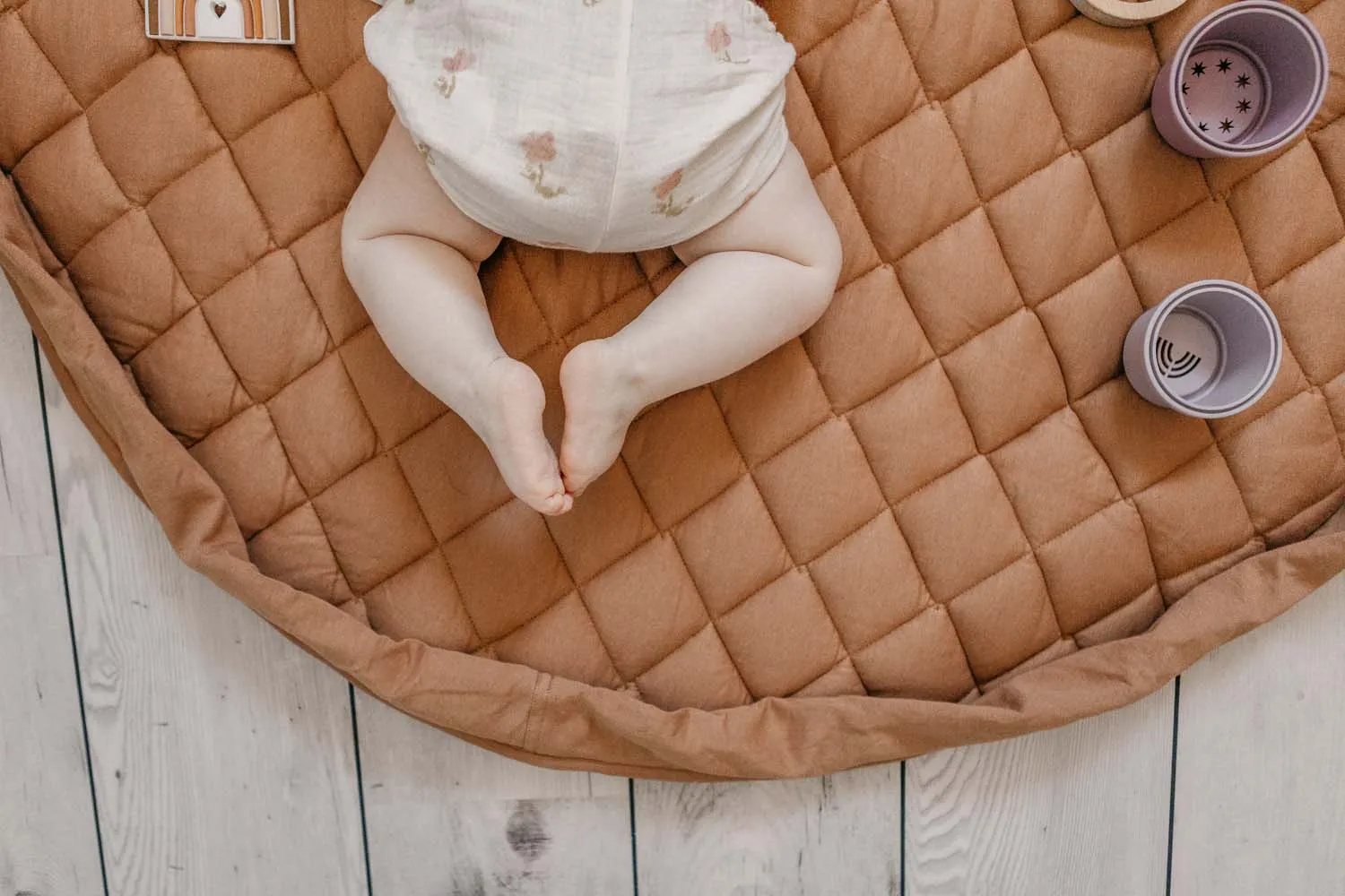 Tawny brown organic babymat
